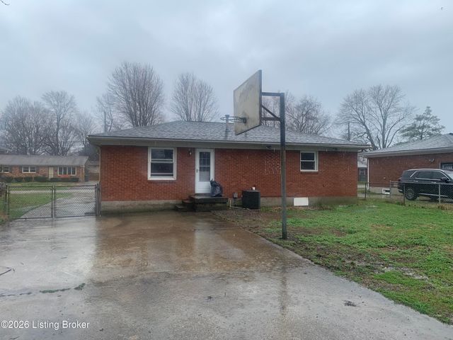 6811 Creston Dr, Louisville, KY 40258