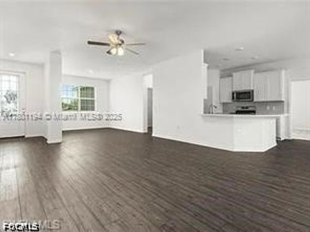 209 SE 26th TER, Cape Coral, FL 33904