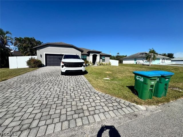 209 SE 26th TER, Cape Coral, FL 33904