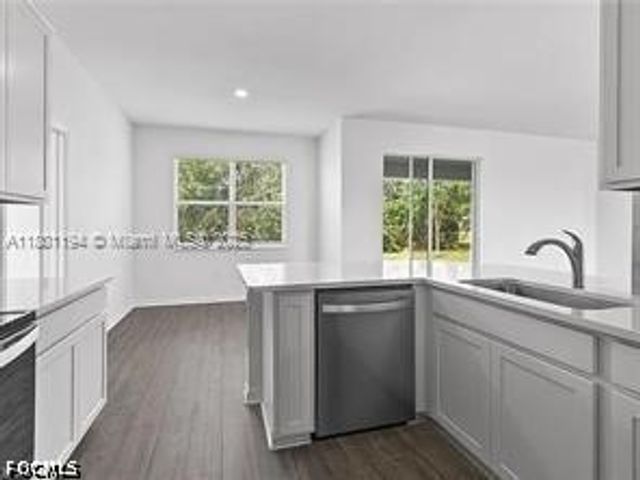 209 SE 26th TER, Cape Coral, FL 33904