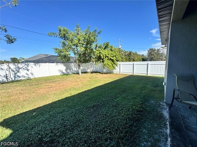 209 SE 26th TER, Cape Coral, FL 33904