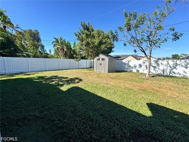 209 SE 26th TER, Cape Coral, FL 33904