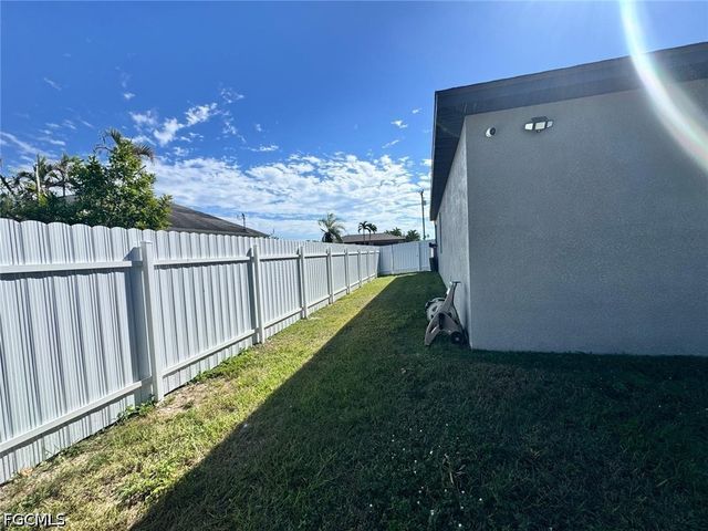 209 SE 26th TER, Cape Coral, FL 33904