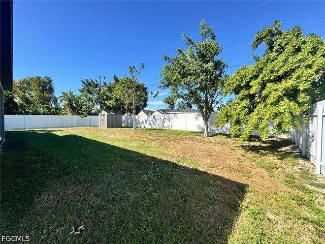 209 SE 26th TER, Cape Coral, FL 33904