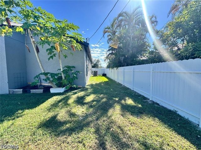 209 SE 26th TER, Cape Coral, FL 33904