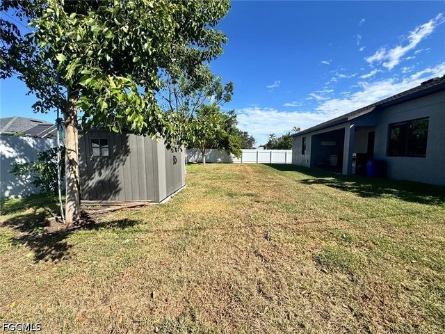 209 SE 26th TER, Cape Coral, FL 33904