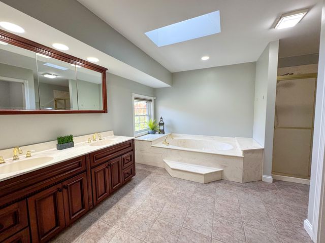 513 Kinsale Court, Valparaiso, IN 46385