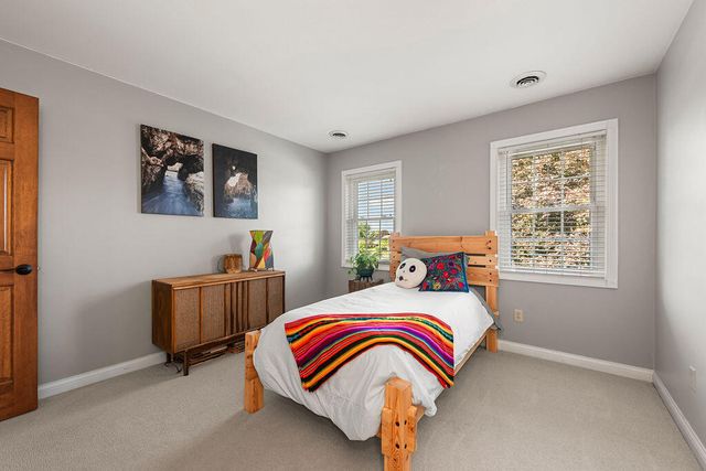 513 Kinsale Court, Valparaiso, IN 46385