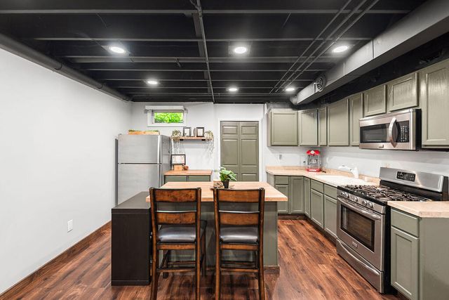 513 Kinsale Court, Valparaiso, IN 46385