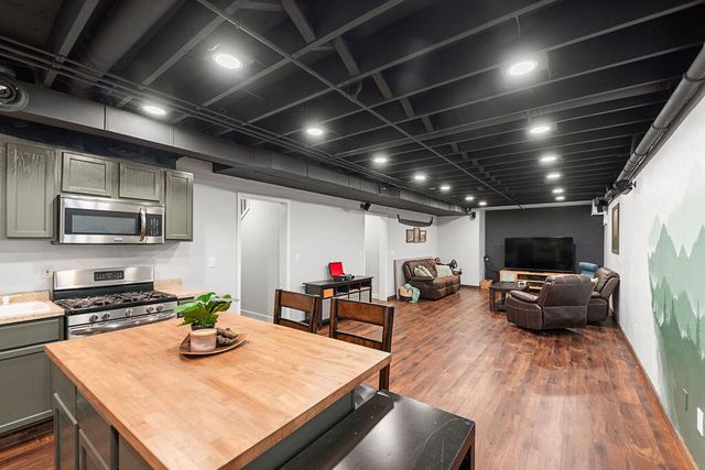 513 Kinsale Court, Valparaiso, IN 46385