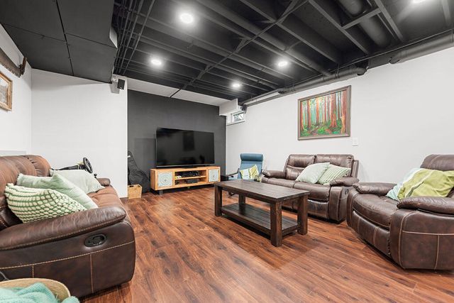 513 Kinsale Court, Valparaiso, IN 46385