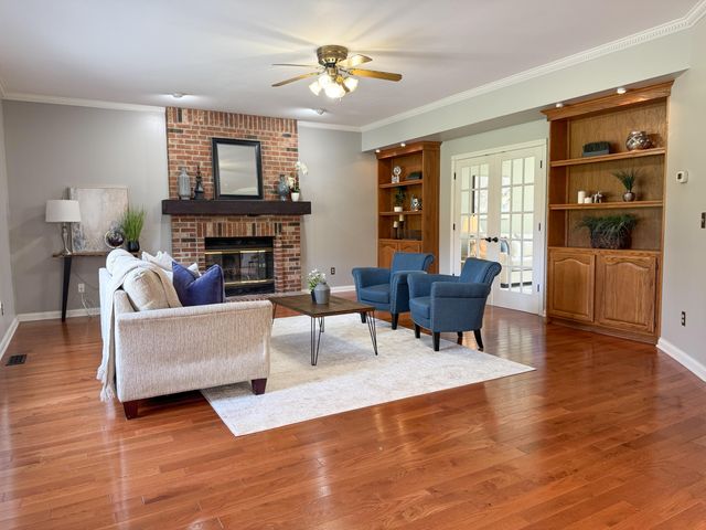 513 Kinsale Court, Valparaiso, IN 46385