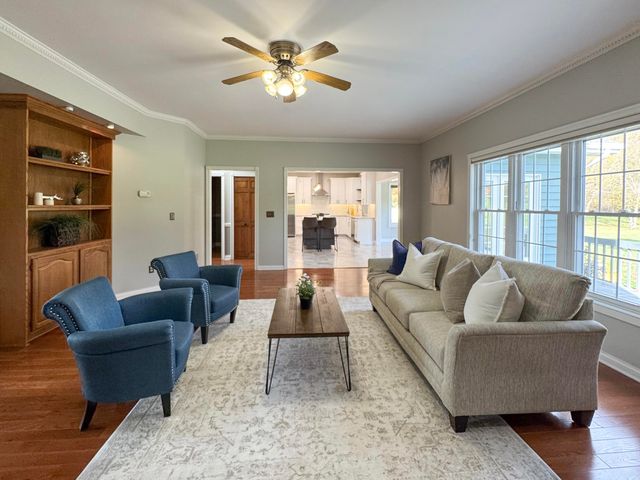 513 Kinsale Court, Valparaiso, IN 46385