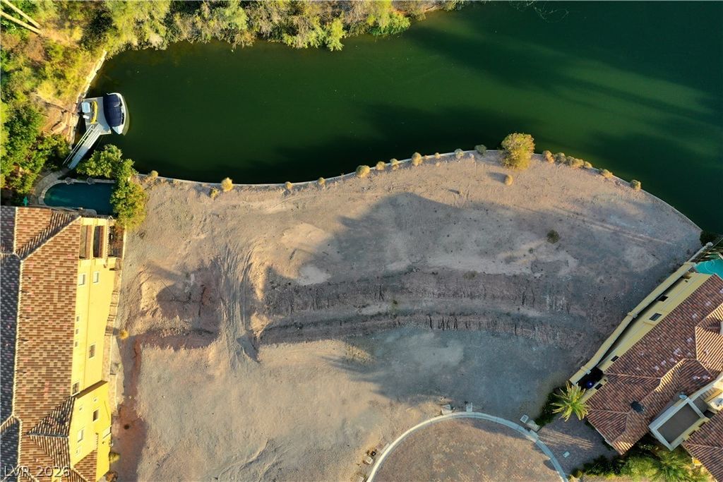 Image 8 of property listing at 7 Via Lido, Henderson, NV 89011