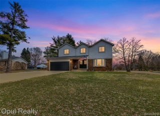 4748 Ravinewood Drive, Commerce Charter Township, MI 48382