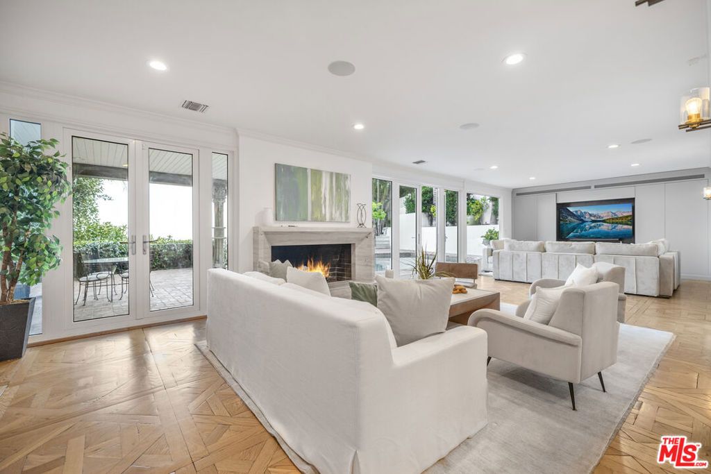 8828 Thrasher Avenue, Los Angeles, CA 90069 — photo 4