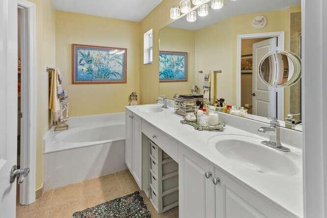 7401 Sarentino Lane 211, Boynton Beach, FL 33437