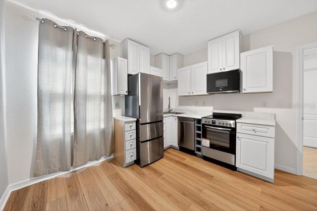 33470 ALWAYS DREAMING COURT, Sorrento, FL 32776