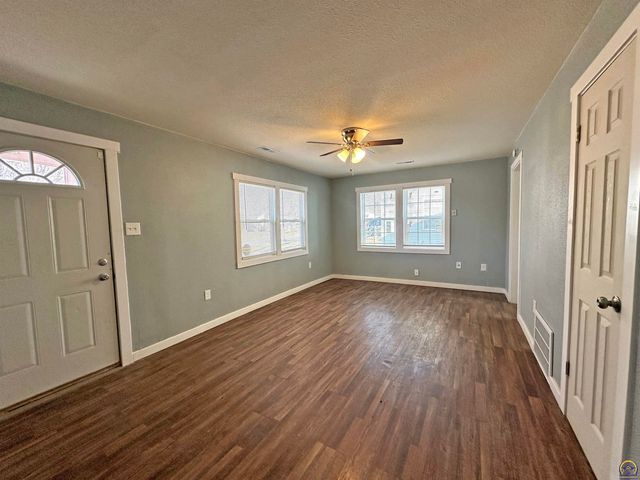 3432 SE Bryant ST, Topeka, KS 66612