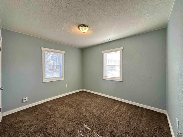 3432 SE Bryant ST, Topeka, KS 66612