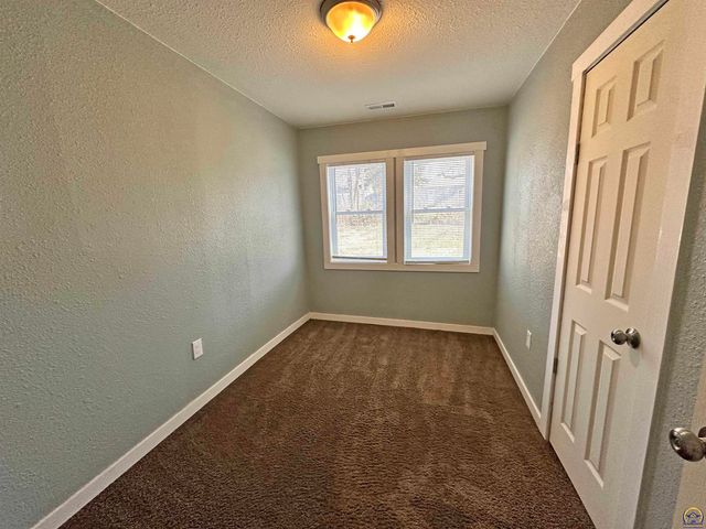 3432 SE Bryant ST, Topeka, KS 66612