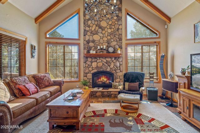 2337 PUMA Circle, Overgaard, AZ 85933