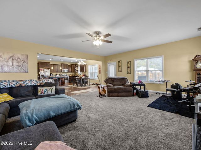 404 Kinroff Drive, Hubert, NC 28539