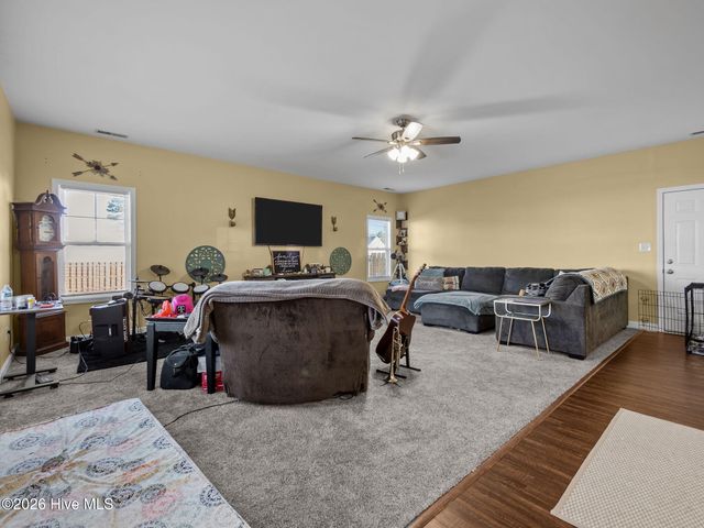 404 Kinroff Drive, Hubert, NC 28539