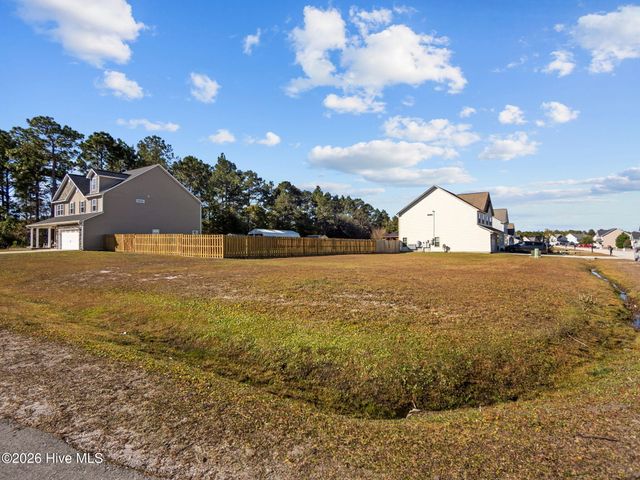 404 Kinroff Drive, Hubert, NC 28539