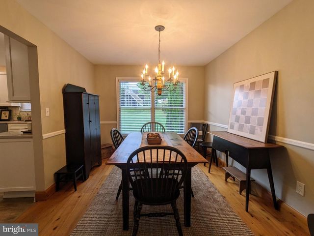 3223 FLATROCK DR, Whitehall, PA 18052
