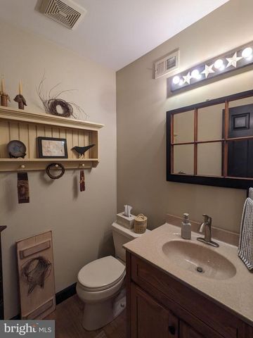 3223 FLATROCK DR, Whitehall, PA 18052