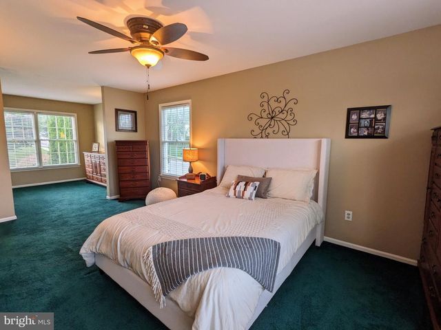 3223 FLATROCK DR, Whitehall, PA 18052