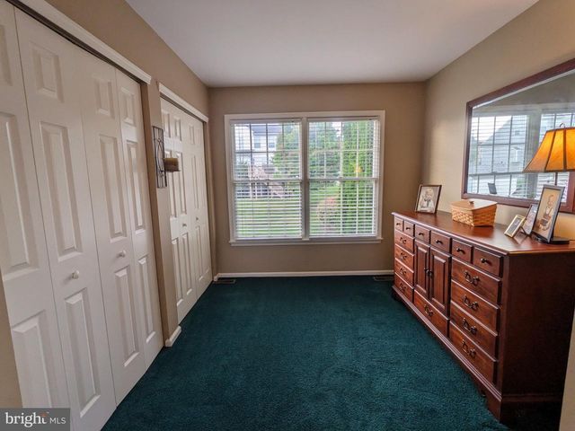3223 FLATROCK DR, Whitehall, PA 18052