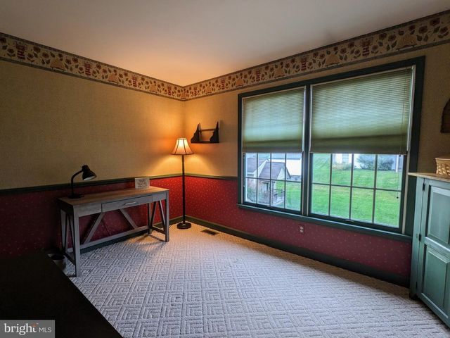 3223 FLATROCK DR, Whitehall, PA 18052