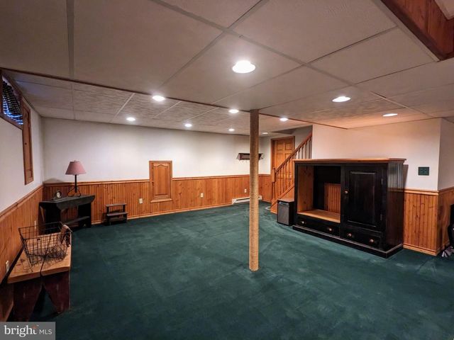 3223 FLATROCK DR, Whitehall, PA 18052