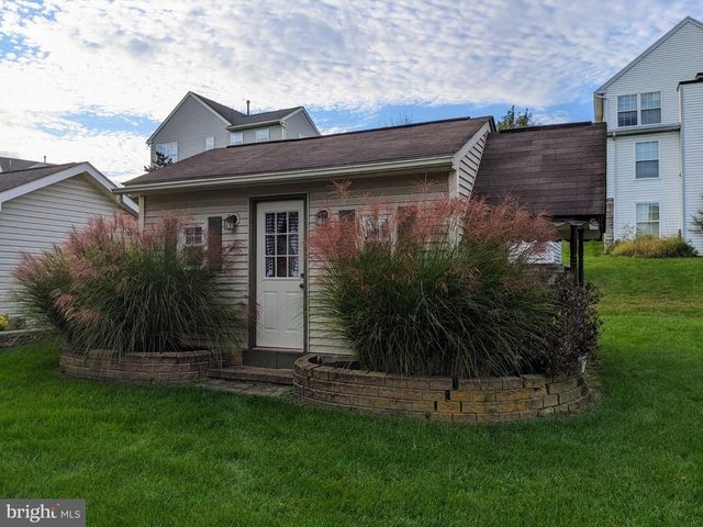 3223 FLATROCK DR, Whitehall, PA 18052