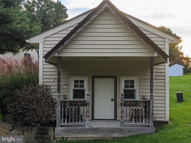 3223 FLATROCK DR, Whitehall, PA 18052