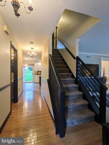3223 FLATROCK DR, Whitehall, PA 18052