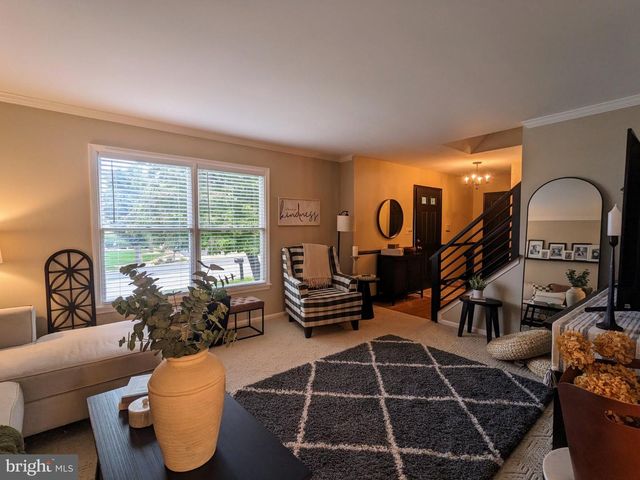 3223 FLATROCK DR, Whitehall, PA 18052