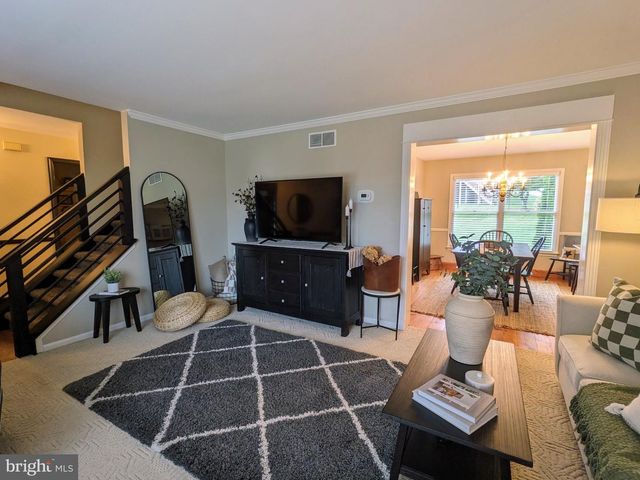 3223 FLATROCK DR, Whitehall, PA 18052