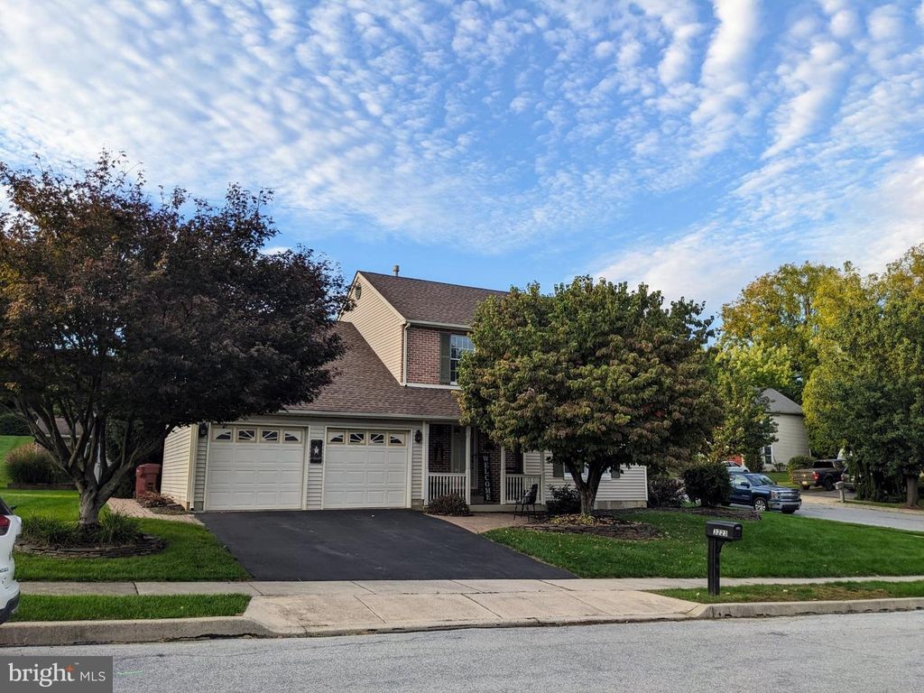 3223 FLATROCK DR, Whitehall, PA 18052