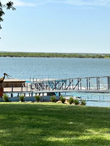 301 E Moonshine Road, Seymour, TX 76380