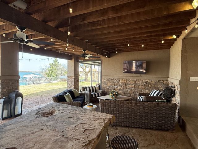 301 E Moonshine Road, Seymour, TX 76380