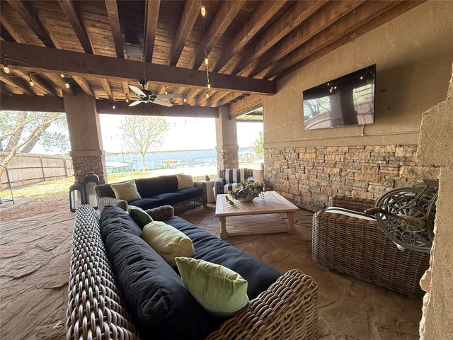 301 E Moonshine Road, Seymour, TX 76380