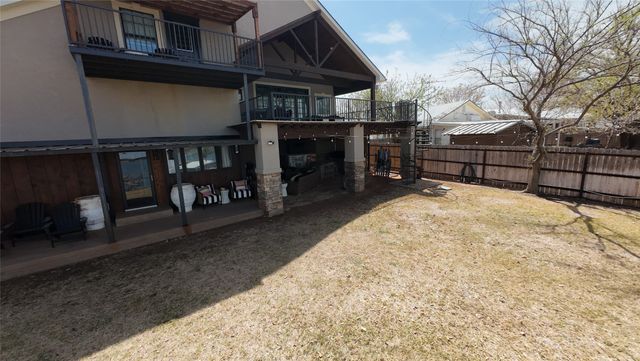 301 E Moonshine Road, Seymour, TX 76380