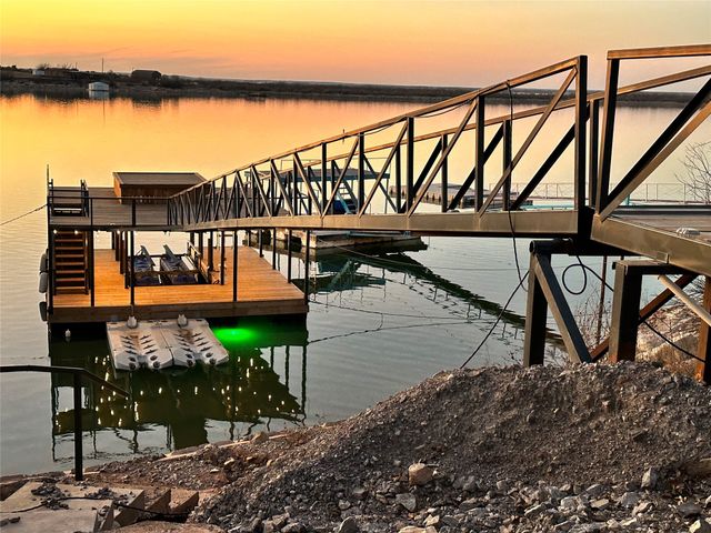 301 E Moonshine Road, Seymour, TX 76380