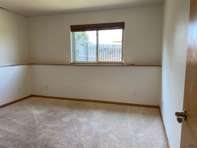 14826 CREEKSIDE DR, Box Elder, SD 57719