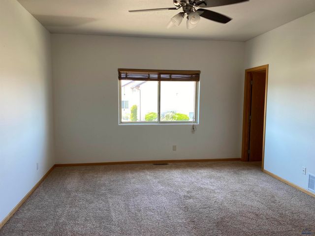 14826 CREEKSIDE DR, Box Elder, SD 57719