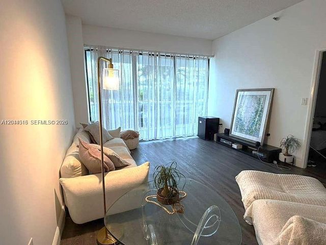 20515 E Country Club Dr 142, Aventura, FL 33180
