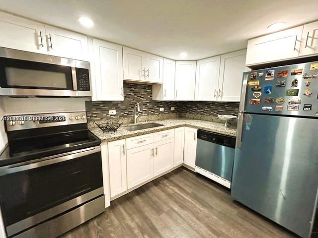 20515 E Country Club Dr 142, Aventura, FL 33180